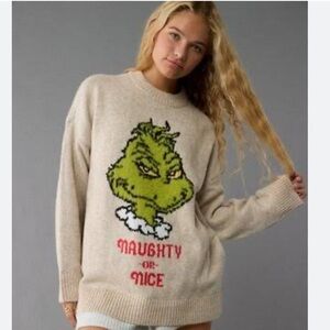 EUC | American Eagle Outfitters | Beige Grinch Sweater